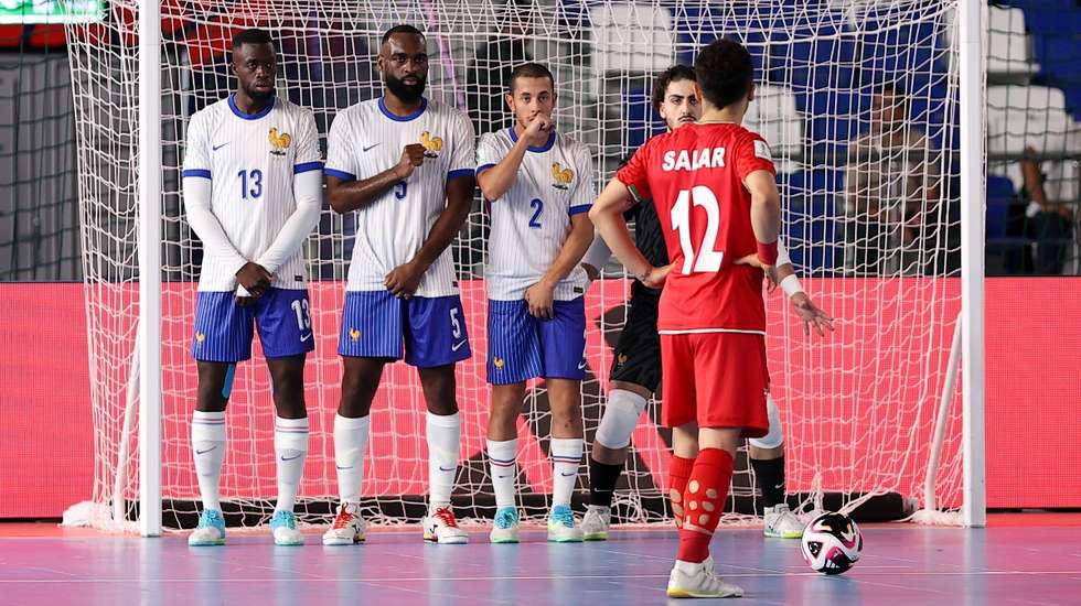 Irão venceu França por 4-1 num jogo sem golos e com apenas oito remates tentados nos 20 minutos da primeira parte