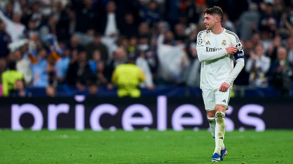 O médio uruguaio marcou todos os golos do jogo ainda na primeira parte