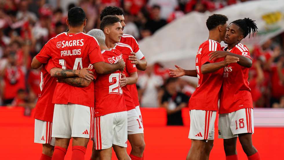 Os encarnados abriram o marcador logo nos instantes iniciais da partida