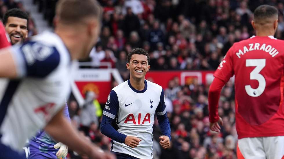 O avançado galês marcou e assistiu na deslocação a Old Trafford