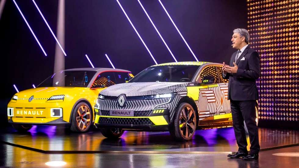 Luca de Meo e os dois primeiros Renault eléctricos da nova era, o R5 e o Mégane E-Tech. O primeiro previsto para 2024 e o segundo já disponível