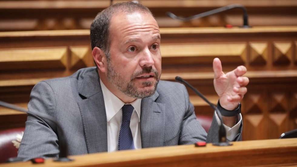 ps-a-ores-pede-mais-foco-nos-problemas-dos-a-orianos-observador