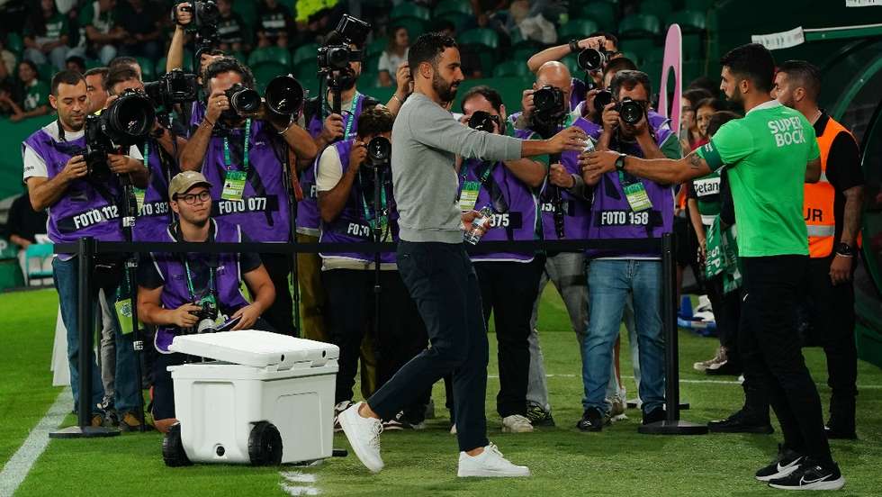 Rúben Amorim, que já ganhou dois Campeonatos pelo Sporting e lidera invicto a Primeira Liga, tem cada vez mais holofotes apontados ao seu percurso