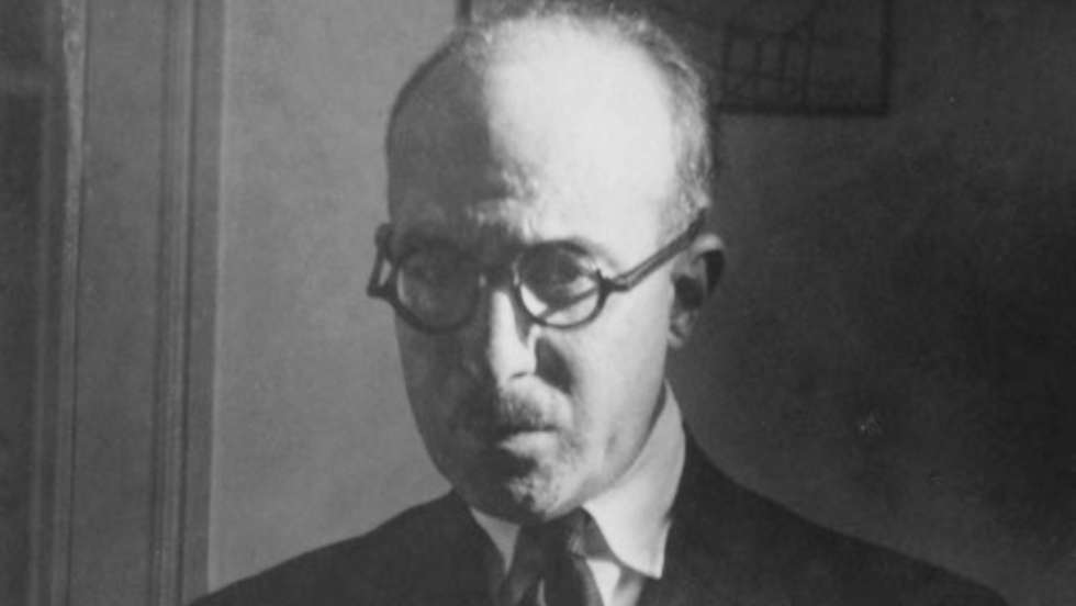 De acordo com Richard Zenith, Fernando Pessoa produziu "perto de duzentos" poemas em formato de "rubai" (versos com esquema de rimas a/a/b/a)