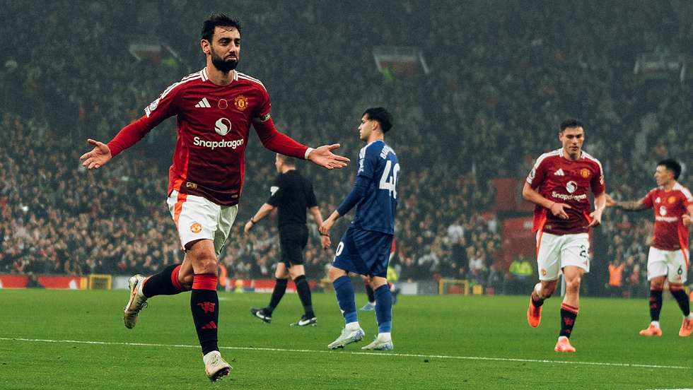 Bruno Fernandes marcou, fez uma assistência e esteve ainda no outro golo da vitória do Manchester United frente ao Leicester