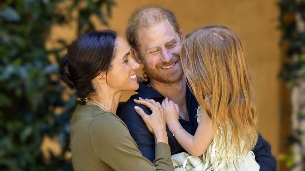 Lilibet Diana é a sétima na linha de sucessão ao trono britânico