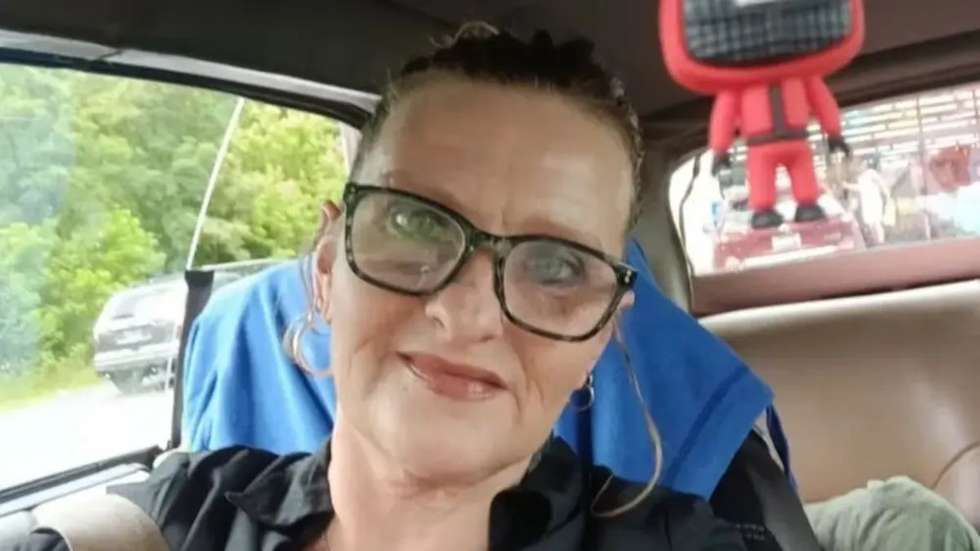 Angela Lipps foi detida na sua casa em Elizabethton, no Tennessee
