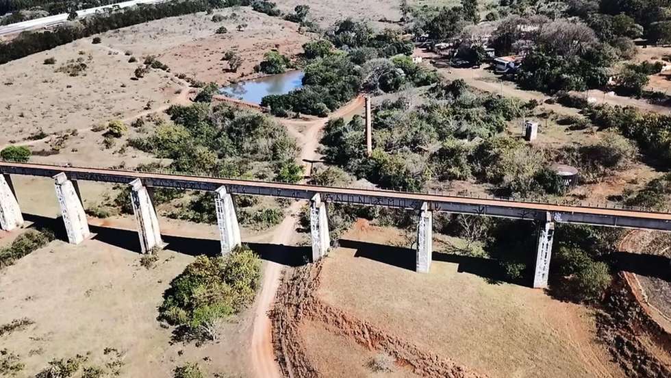 Ponte tem 40 metros de altura e era usada como plataforma de lançamento para os saltos