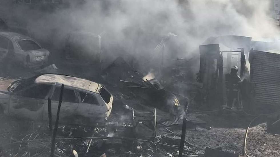 Foram destacados 14 carros e 41 operacionais do Regimento de Sapadores Bombeiros de Lisboa