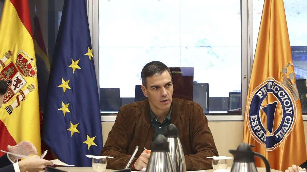 epa11695774 A handout photo made available by the Spanish Government shows Spanish Prime Minister Pedro Sanchez (C) during a meeting with members of the State Civil Protection Coordination and Management Committee (CECOD) in Madrid, Spain, 01 November 2024. According to the Integrated Operational Coordination Center (CECOPI), more than 200 people have died in Valencia and neighboring provinces after floods caused by a DANA (high-altitude isolated depression) weather phenomenon hit the east of the country. According to Spain's national weather agency (AEMET), on 29 October 2024 Valencia received a year's worth of rain, causing flash floods that destroyed homes and swept away vehicles.  EPA/MONCLOA / FERNANDO CALVO / HANDOUT MANDATORY CREDITHANDOUT EDITORIAL USE ONLY/NO SALES