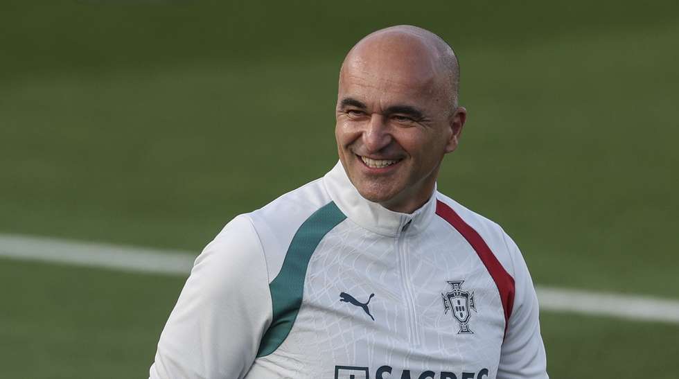 O selecionador da seleção portuguesa de futebol, Roberto Martinez, durante um treino de preparação para os jogos particulares com o México e os EUA, na Cidade do Futebol, em Oeiras, 23 de março de 2026. MIGUEL A. LOPES/LUSA