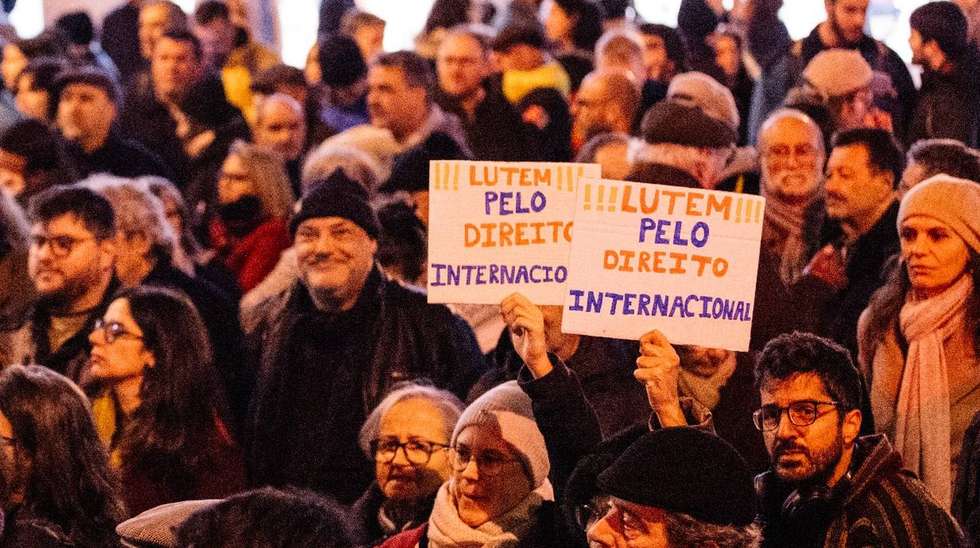 Cerca de 1.500 pessoas juntaram-se em Lisboa em protesto na avenida da Liberdade
