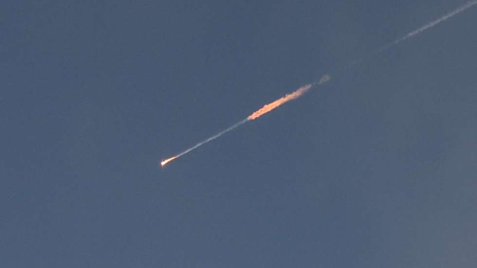 epa12193827 Iranian Ballistic missile in the sky above Jerusalem, Israel, 24 June 2025. Iran fired a barrage of ballistic missiles towards Israel as reports of a ceasefire between Israel and Iran is supposed to go into effect this morning.  EPA/ABIR SULTAN