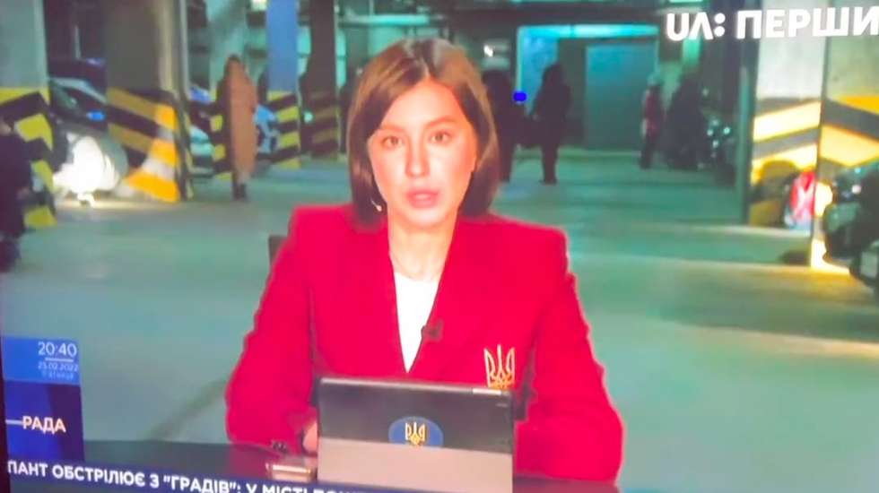 Na emissão, a pivô que conduzia o programa indicou que o canal era forçado a "transmitir desde um bunker"