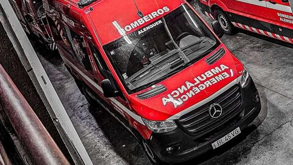 No local estiveram quatro veículos e 11 operacionais dos Bombeiros de Alenquer