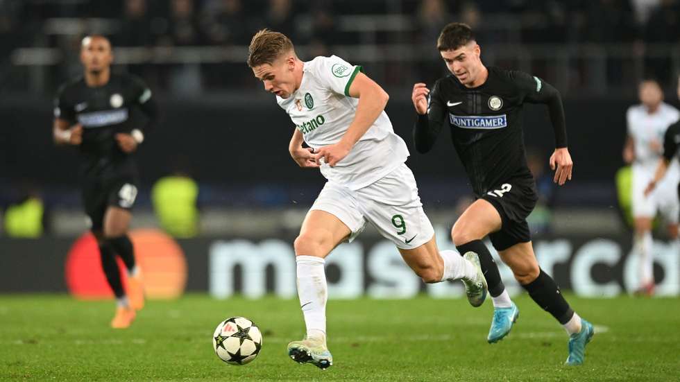 Viktor Gyökeres teve uma arrancada imparável quase do meio-campo encostado à linha lateral para marcar o segundo e decisivo golo do Sporting