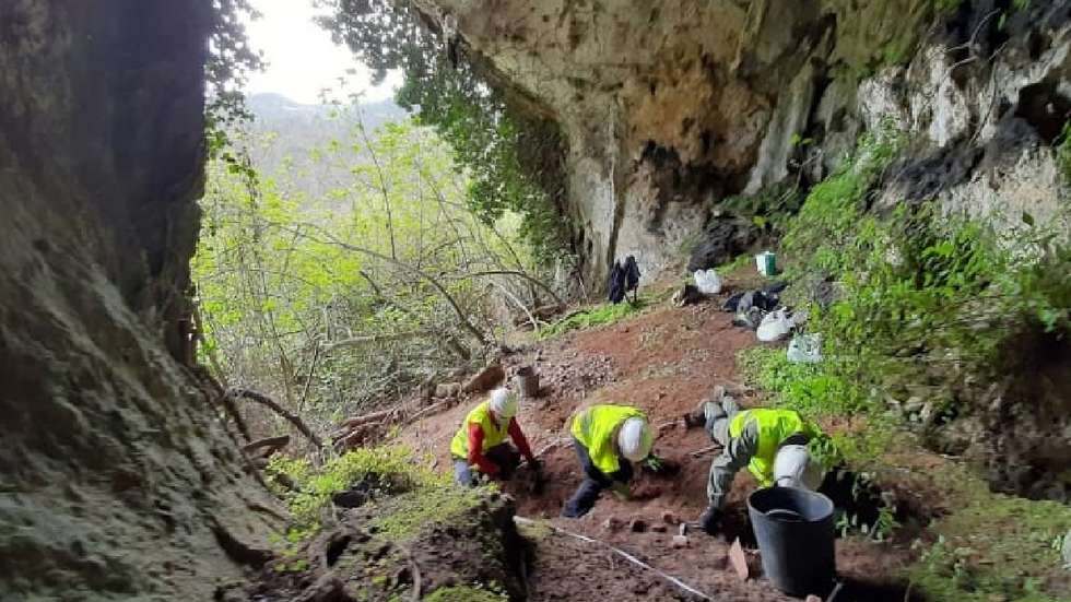 Escavações na caverna das Astúrias onde foram encontradas 209 moedas romanas