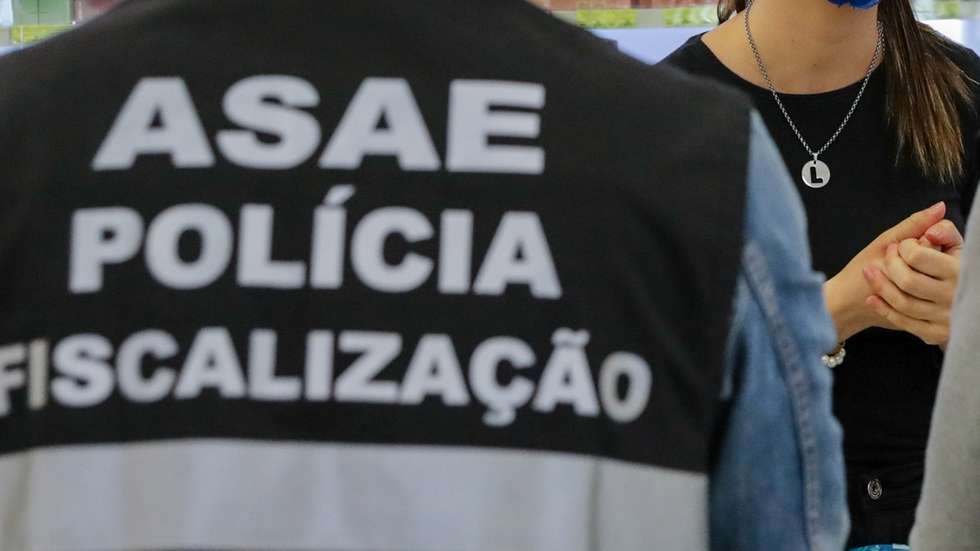epa08380620 An inspector of Food and Economic Security Authority (ASAE) checks prices and packaging of sanitizer gel and masks at a medical supply store in Moscavide, Loures, Portugal, 23 April 2020. ASAE teams have started a nationwide inspection of the price of protective and cleaning items. Countries around the world are taking increased measures to stem the widespread of the SARS-CoV-2 coronavirus which causes the Covid-19 disease.  EPA/TIAGO PETINGA