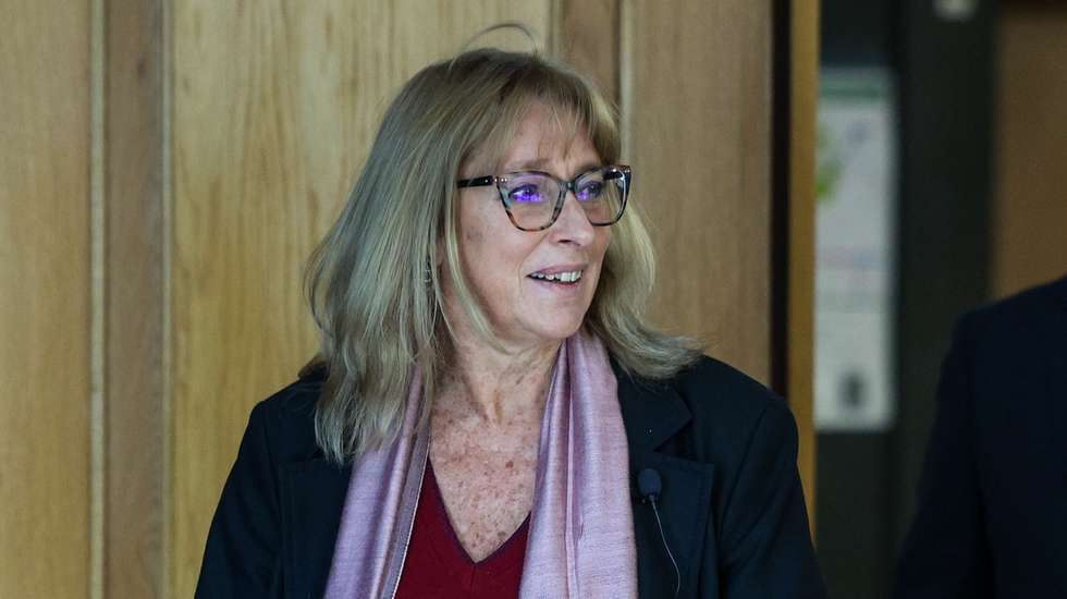 A ministra do Trabalho, Solidariedade e Segurança Social, Maria do Rosário Palma Ramalho (E), ladeada pelo secretário de Estado Adjunto e do Trabalho, Adriano Rafael Moreira (E), no final da reunião com a UGT - União Geral de Trabalhadores, para debater as alterações à legislação laboral na sede do ministério, em Lisboa, 23 de fevereiro de 2026. TIAGO PETINGA/LUSA