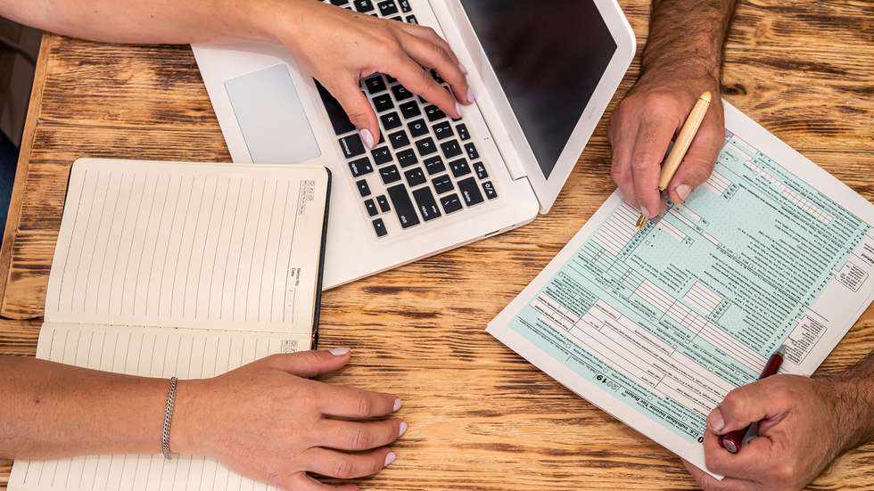 Em causa estão as propostas aprovadas na generalidade do PS, BE e PCP sobre o IRS e os requerimentos para que a proposta do Governo, do Chega e da IL baixassem à especialidade sem votação