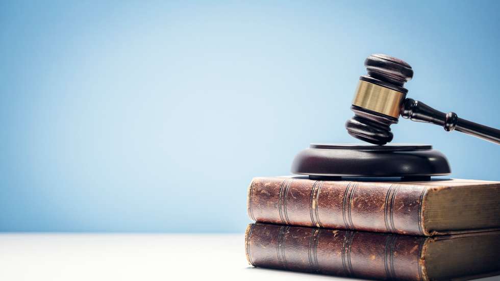 O médico foi ainda condenado a pagar cinco mil euros de indemnização a cada uma das vítimas
