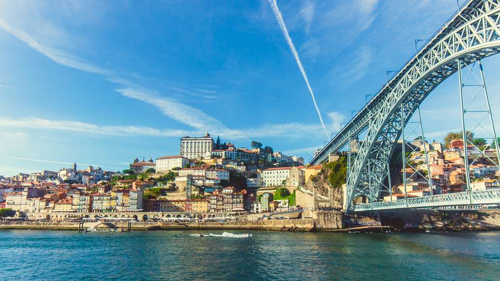 Projeto de hotel nas Galerias Lumière no Porto com luz verde do património cultural