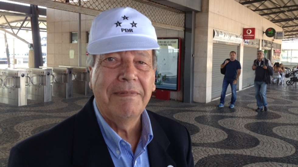 O ex-militar salienta, no entanto, que "dezenas de furiosos encetaram uma ação concertada de bullying"