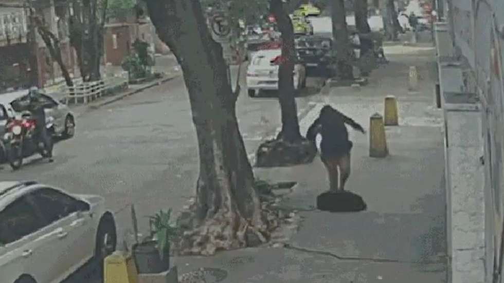 "Pensei que ia morrer, porque a água batia no meu peito, e o buraco era muito fundo"