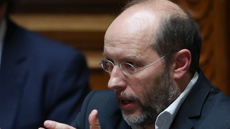 O deputado do Livre, Rui Tavares, intervém durante o debate parlamentar sobre política geral com a presença do Primeiro-Ministro, na Assembleia da República, em Lisboa, 22 de março de 2023. ANTÓNIO COTRIM/LUSA