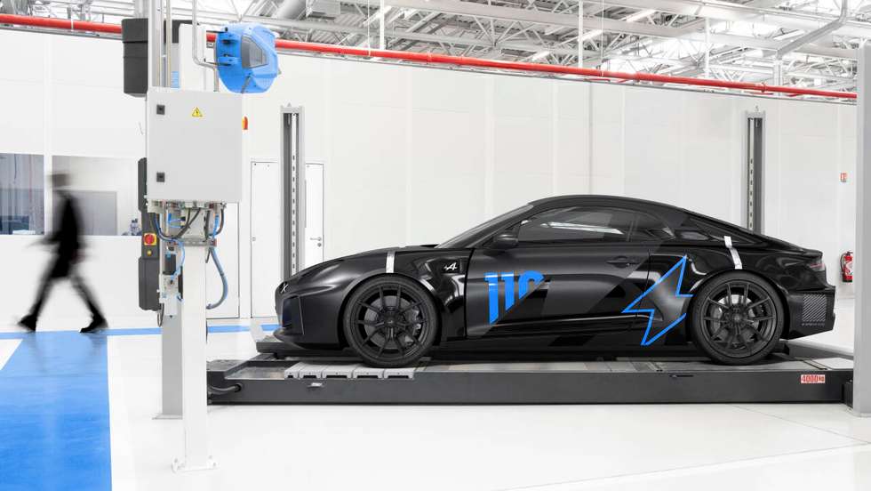 Ainda antes de ser fabricado, o que só acontecerá no final de 2026, o A110 eléctrico vai estar presente em Goodwood como "mule", com carroçaria do A110 anterior, mas chassis e mecânica da próxima geração eléctrica