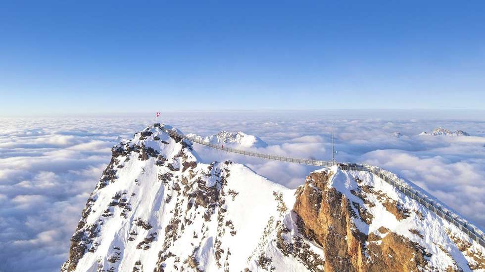 Os autores do estudo publicado na revista "Nature Climate Change" notam que limitar o aquecimento a 1,5 graus celsius pode mais do que duplicar o número de glaciares restantes em 2100, em comparação com um cenário de aquecimento de 2,7ºC