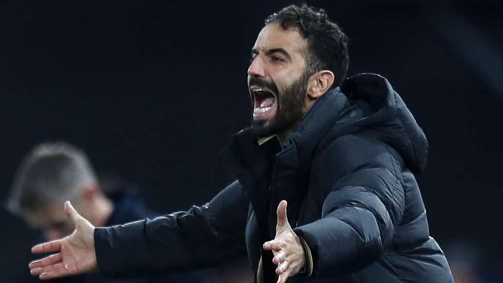 epa11738794 Manchester United manager Ruben Amorim gestures on the touchline during the English Premier League match between Ipswich Town and Manchester United in Ipswich, Great Britain, 24 November 2024. 

EDITORIAL USE ONLY. No use with unauthorized audio, video, data, fixture lists, club/league logos, 'live' services or NFTs. Online in-match use limited to 120 images, no video emulation. No use in betting, games or single club/league/player publications.  EPA/MICHAEL ZEMANEK UK AND IRELAND OUT SHUTTERSTOCK OUT