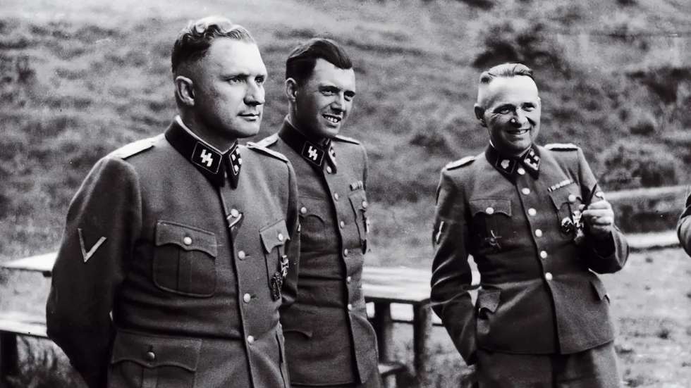 Richard_Baer,_Josef_Mengele,_Rudolf_Hoess,_Auschwitz._Album_Höcker