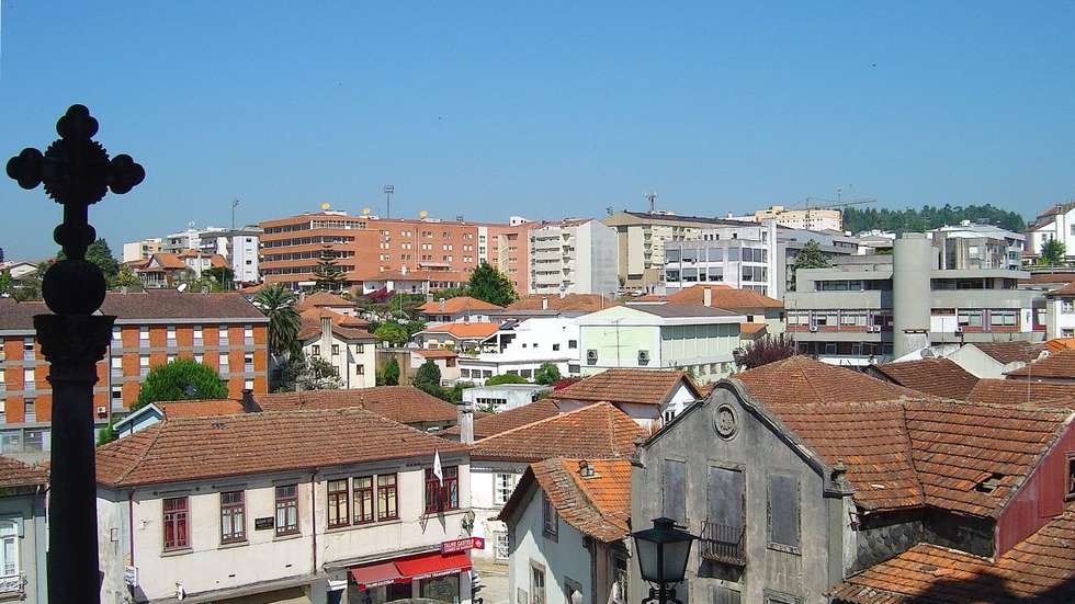 O novo caminho terá ainda 887 metros em pavimento permeável, 163 metros para a área de estacionamento no acesso de Nadais e 101 metros de calçado portuguesa