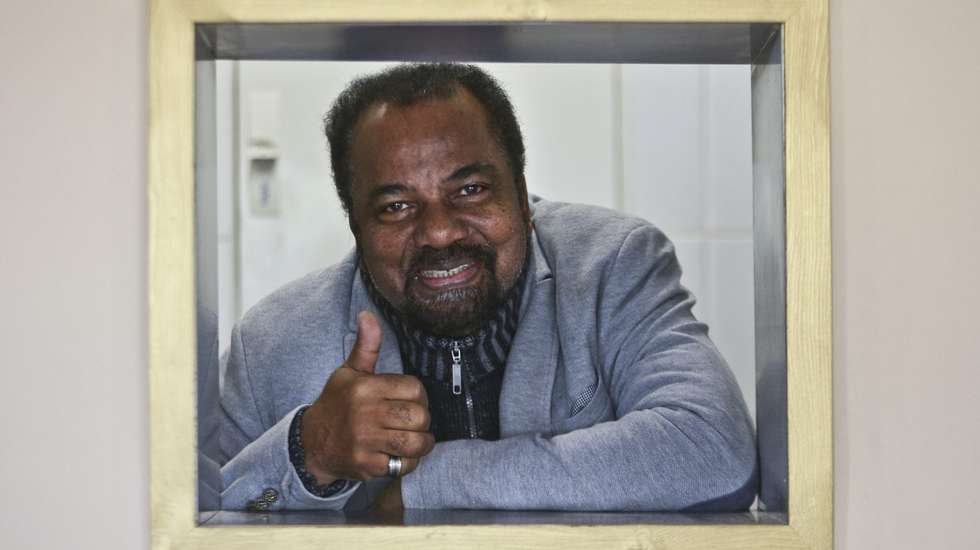 Bonga é o nome artístico de José Adelino Barceló de Carvalho, nascido em Kipiri, na província angolana do Bengo, em 1942.