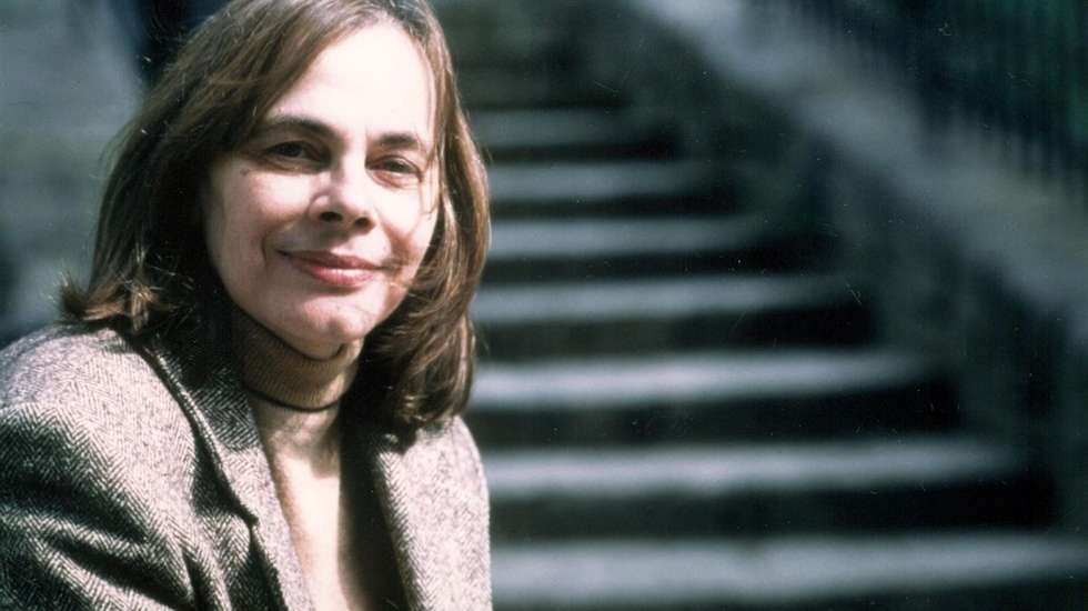 "A Insubmissa" é uma narrativa autobiográfica que incide principalmente sobre a infância e juventude da escritora