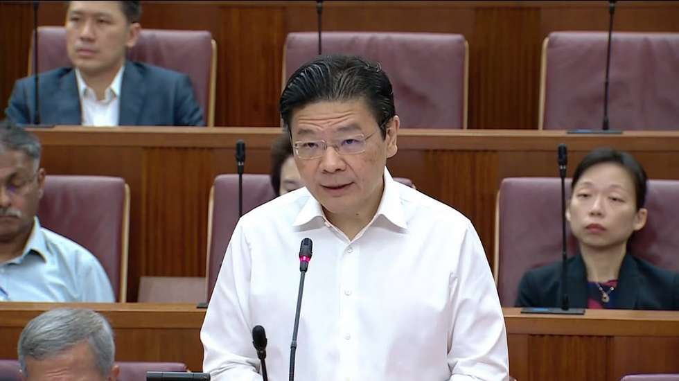 O segundo líder mundial mais bem pago, atrás de Lawrence Wong, é John Lee, o presidente executivo de Hong Kong, que ganha aproximadamente 619 mil euros