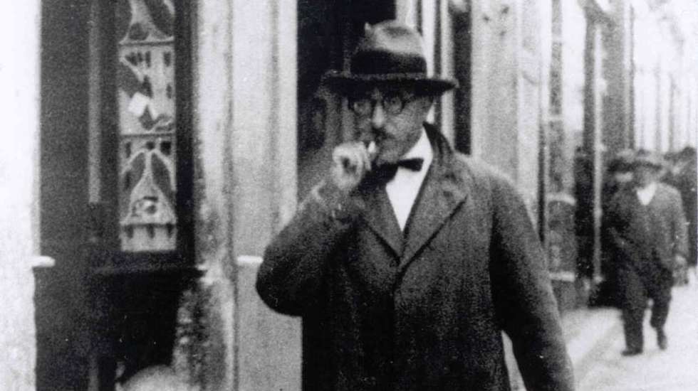 Fernando Pessoa nasceu a 13 de junho de 1888, em Lisboa, cidade onde morreu a 30 de novembro de 1935