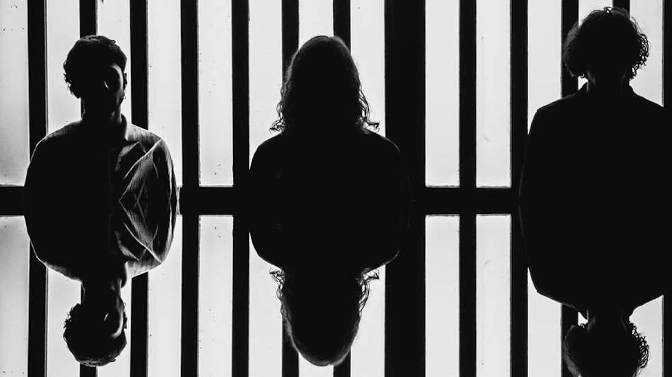 Tomás, Halison e João: na sombra, longe da luz, seja por hábito ou necessidade, fica-lhes bem