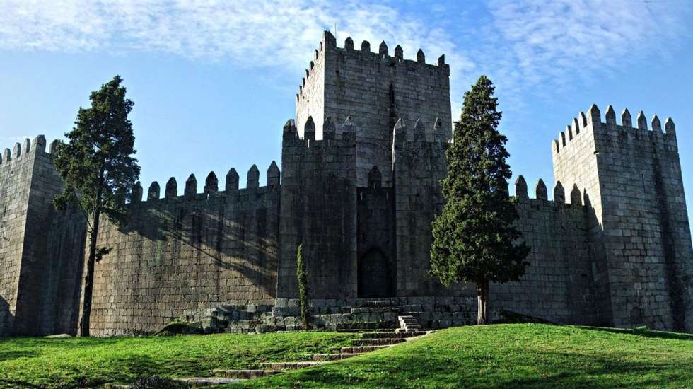 Domingos Bragança classificou a proposta da oposição de &quot;precipitada, insensata e inconsequente&quot;