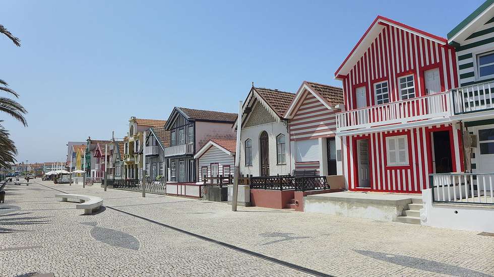 Na zona da Praia da Barquinha, o parque infantil integra o projeto de reabilitação daquele local, que inclui, também, um novo posto náutico e uma cafetaria com esplanada