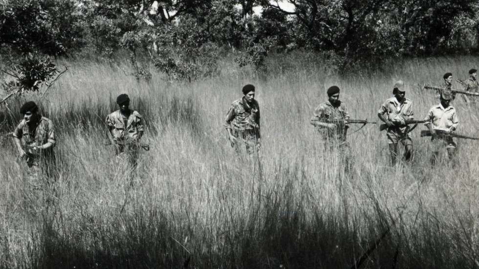 "O enfraquecimento dos movimentos de libertação que combatiam as forças portuguesas em Angola e Moçambique interessava manifestamente à África do Sul", afirmou o historiador