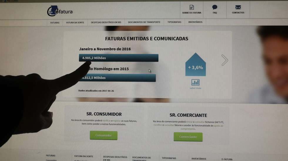 Na prática, isto significa que esta despesa passa a ter a mesma utilidade fiscal ao nível do IRS das faturas dos cabeleireiros, veterinários, restaurantes o oficinas de carros