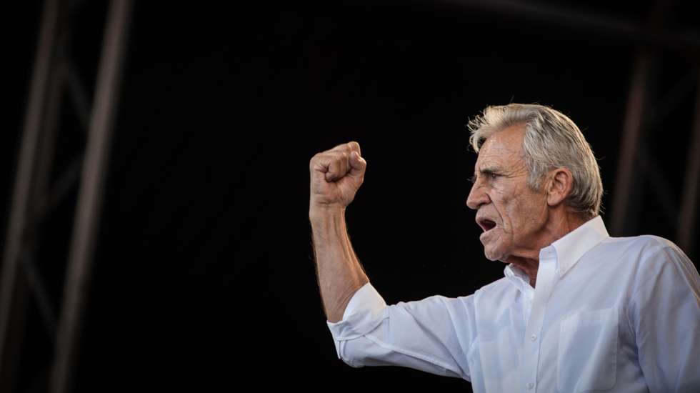 O congresso do PCP, com metade dos delegados, está envolto em polémica por acontecer em pleno estado de emergência