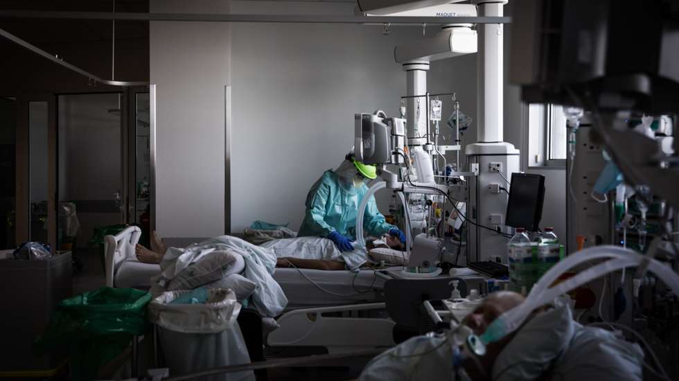 Ala do serviço de cuidados intensivos do Hospital de Braga onde estavam a ser tratados doentes com Covid-19 em abril de 2020