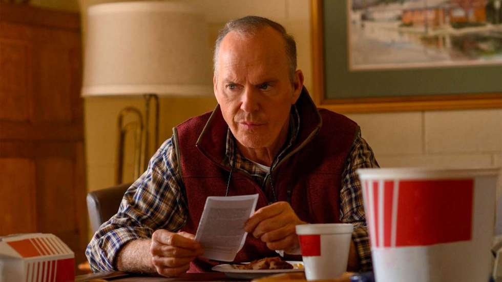 Michael Keaton é o protagonista de "Dopesick" e interpreta um médico que começa por prescrever OxyContin, para depois lutar contra a utilização do medicamento, o fabrico e a venda