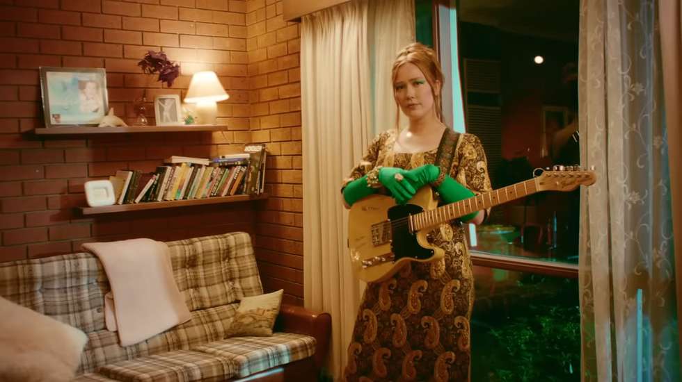 Em "Pre Pleasure", Julia Jacklin pode parecer, à primeira vista, mais calma, mas no seu cerne residem as mesmas questões, apenas que colocadas de forma quase (aham) adulta – ou, às vezes descarada