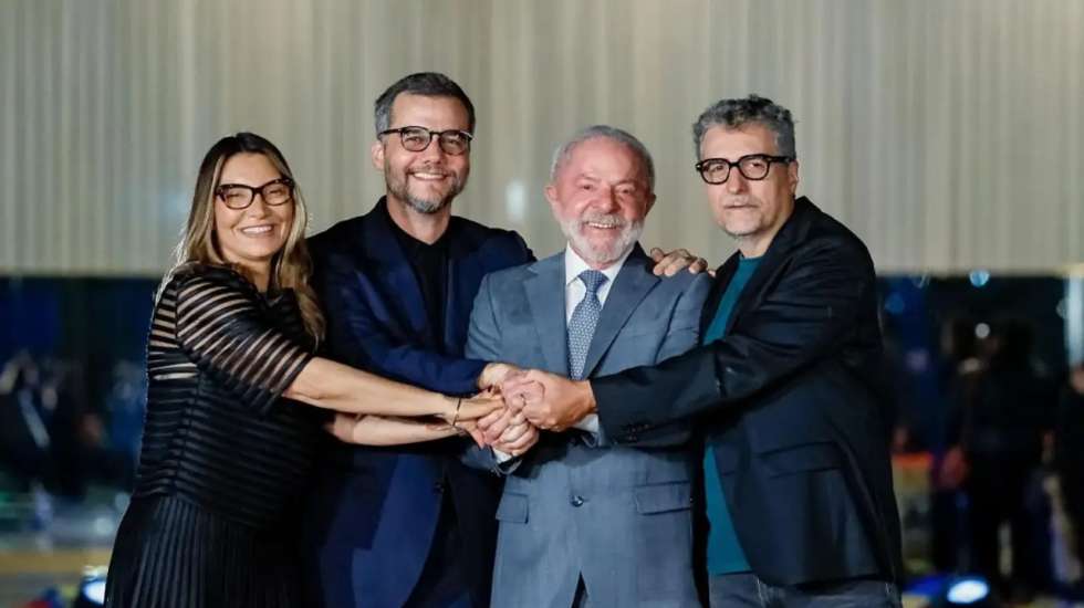A primeira-dama Janja da Silva, o ator Wagner Moura, o Presidente do Brasil Lula da Silva e o realizador Kleber Mendonça Filho