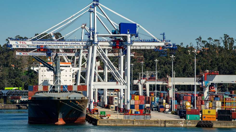 A droga, proveniente do Brasil e do Equador, estava escondida em contentores e no casco de um navio