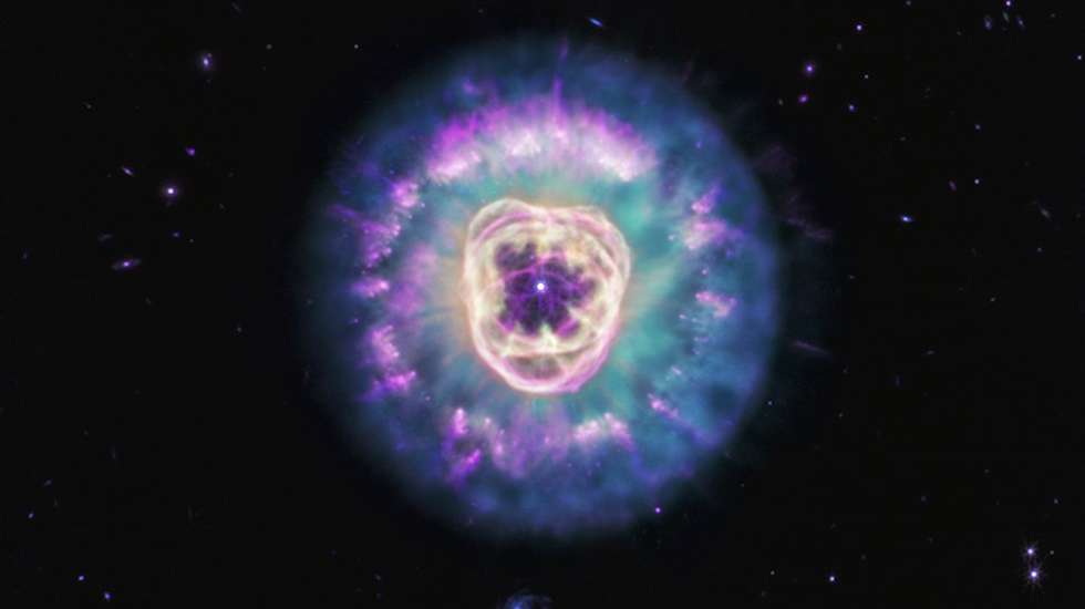 Os cientistas suspeitam que este possível novo astro possa estar na origem de muitos outros pequenos pontos vermelhos que aparecem nas imagens do telescópio James Webb, apesar de menos brilhantes